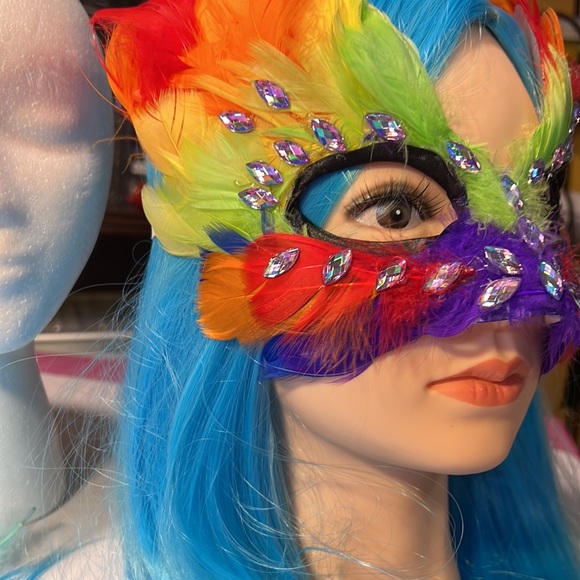 New Fairy Feathered Mask - Picture 2 of 8